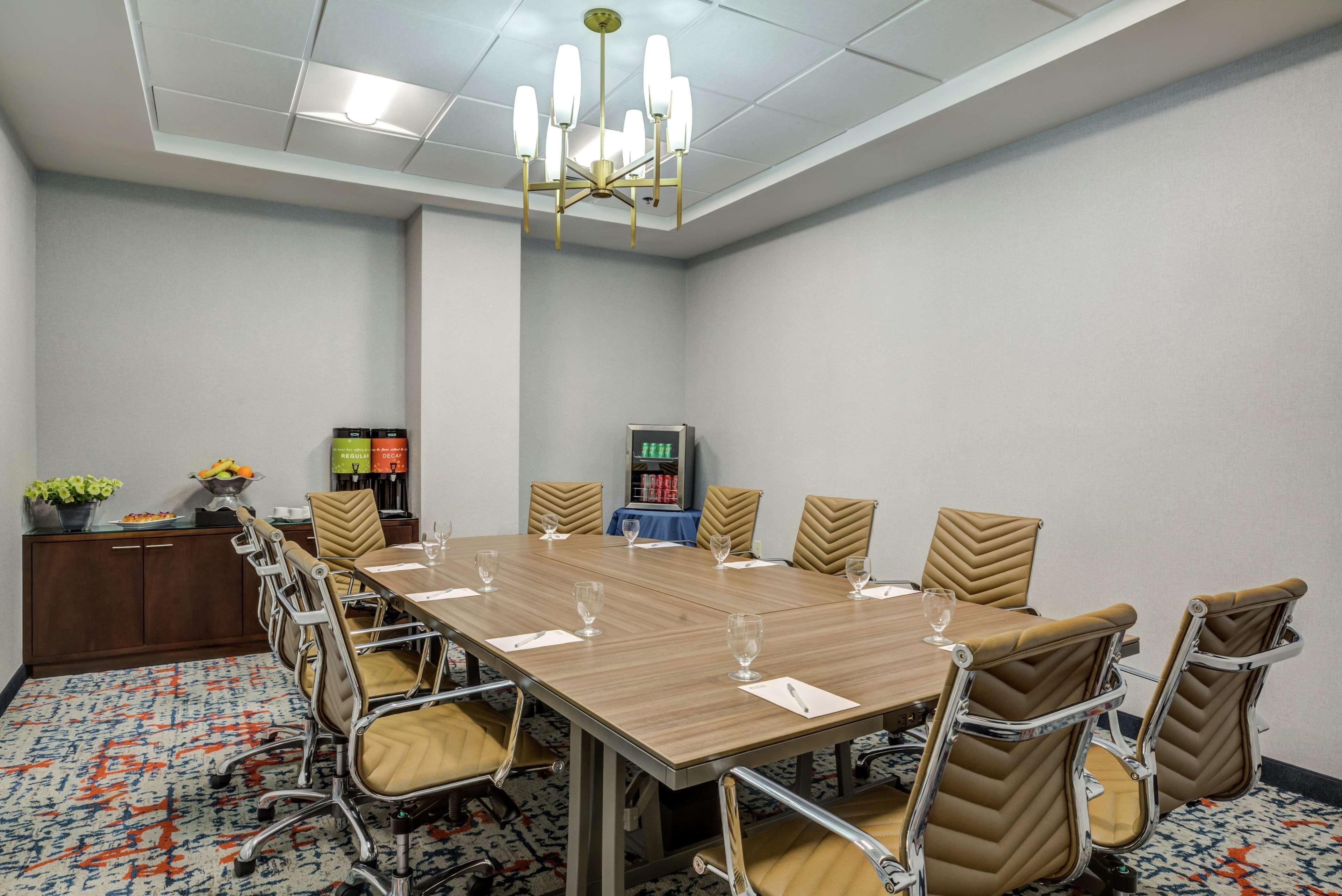Hilton Garden Inn Boston Waltham Exterior foto