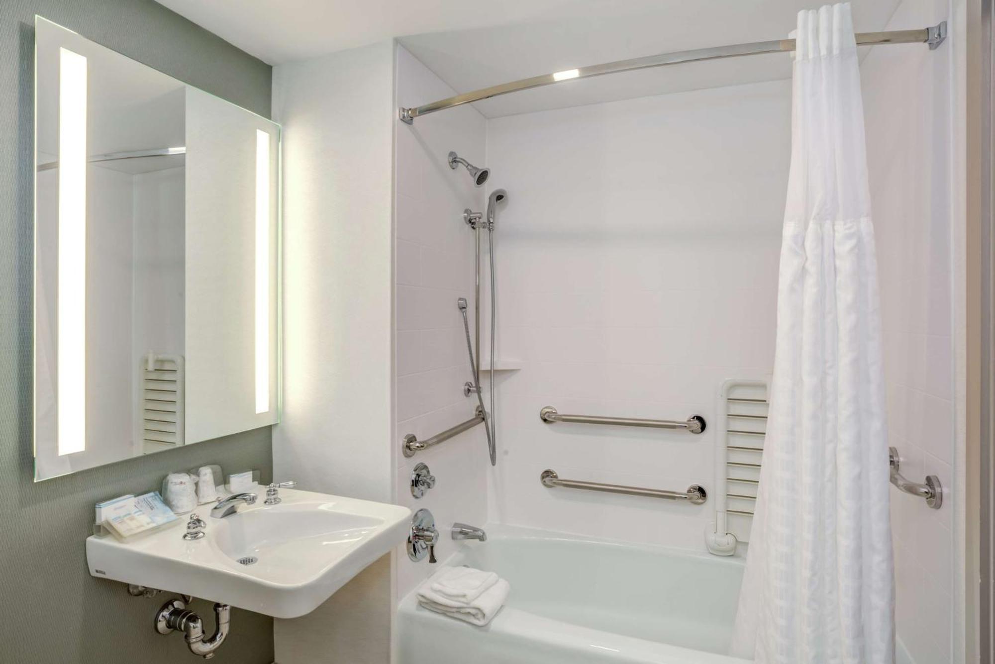 Hilton Garden Inn Boston Waltham Exterior foto